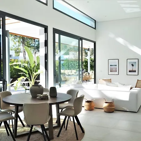 Vacation House With 12 Months Of Summer * 에스테포나